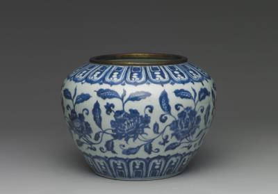 图片[2]-Large jar with underglaze-blue decoration of scrolls of flowers of the four seasons, Ming dynasty, Xuande reign (1426-1435)-China Archive